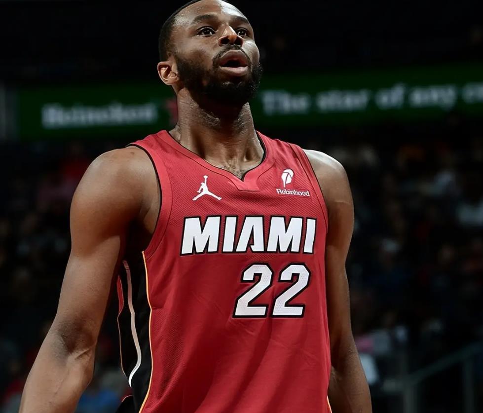 九游体育官网-赛后体能课后，夏洛特黄蜂队长鼓劲备战欧超杯，管理层满意，资深球员宣示担当(大巴黎核心缺席欧超杯)